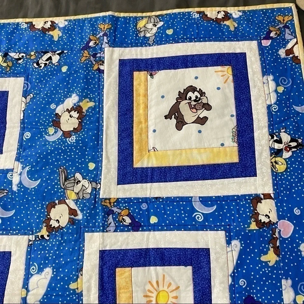 Vintage Looney Tunes Quilt Crib Blanket Taz Bugs Bunny Tweety Gender Neutral